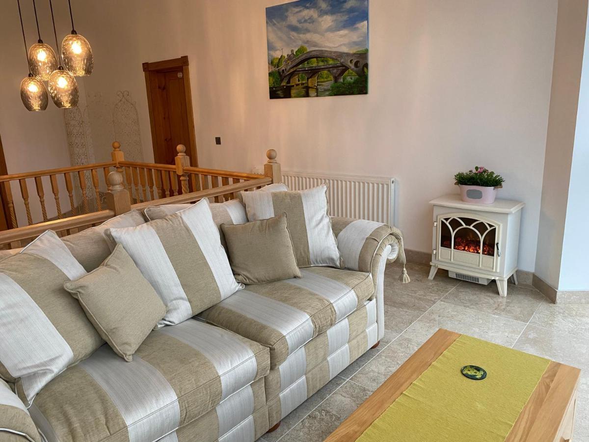 Rowan House Bed Breakfast Main House & Self Contained Self Catering Apartment Cymmer Buitenkant foto